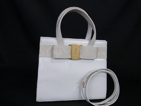 1円 Salvatore Ferragamo フェラガモ ヴァラリボン パテントレザー