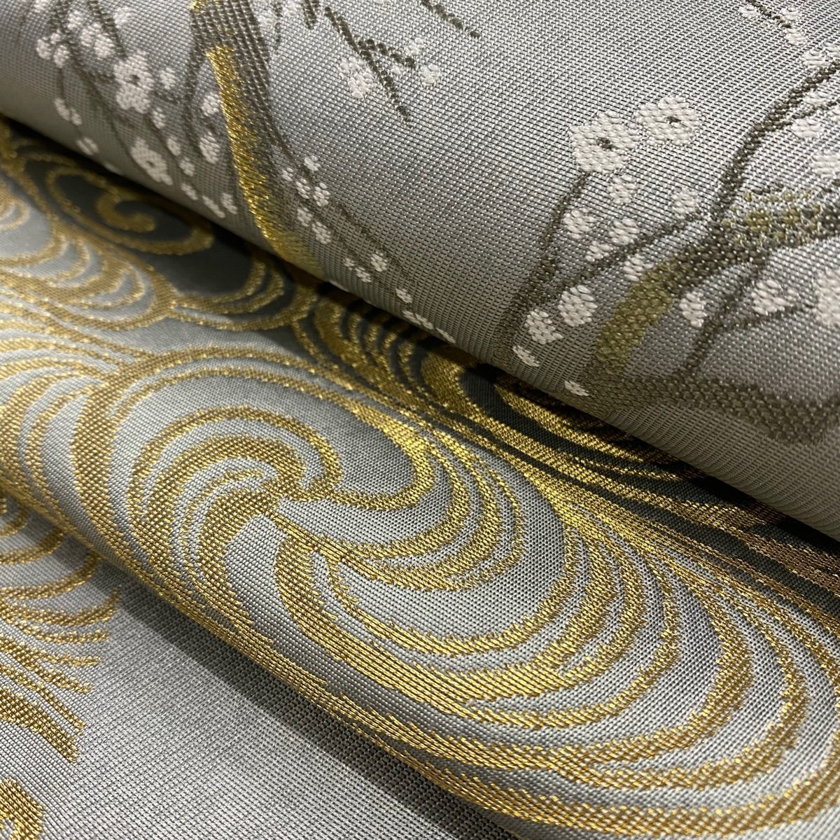 袋帯 美品 名品 松尾光琳 落款 紅白梅 観世水 金糸 箔 青灰色 お太鼓柄 