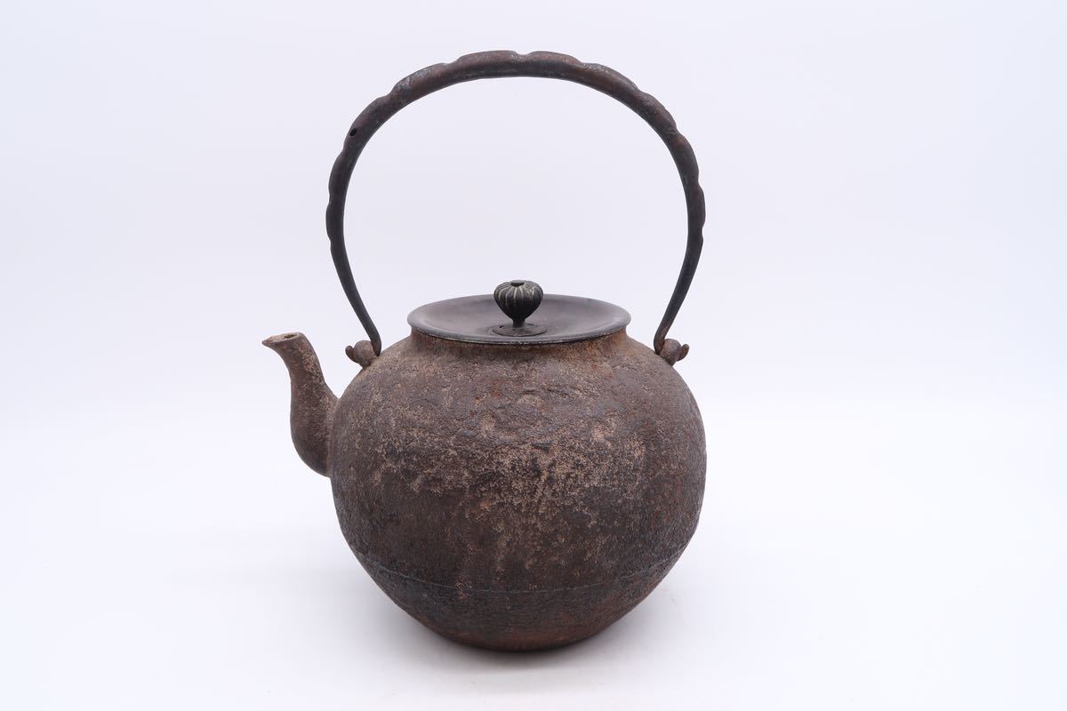 【大得価，お買い得】 釜師造 丸形 鉄瓶 銅蓋 煎茶道具 湯沸 急須 忠三朗 寒雉(鉄瓶)｜売買されたオークション情報、yahooの商品情報をアーカイブ公開 - オークファン 鉄瓶