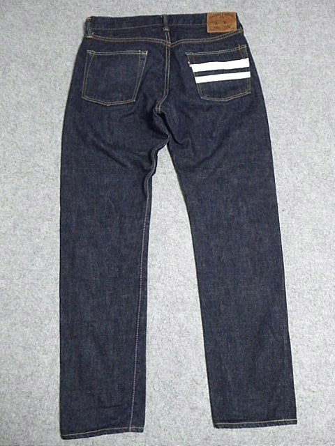 桃太郎ジーンズ　０１０６ＳＰＺ　出陣レーベル　デニム　パンツ　Ｗ３３　実寸ウエスト８３ｃｍ位　股下７９ｃｍ　ナローテーパード　美品