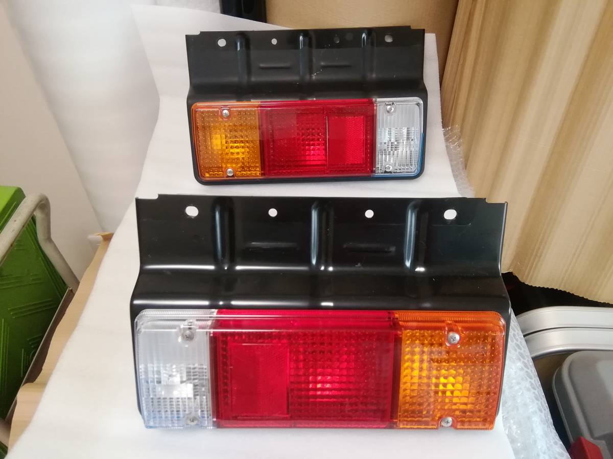 送料無料，100%新品 テールランプ 24v 汎用 陸送車外し 角形 No1(テールライト)｜売買されたオークション情報、yahooの商品情報をアーカイブ公開 - オークファン ライト