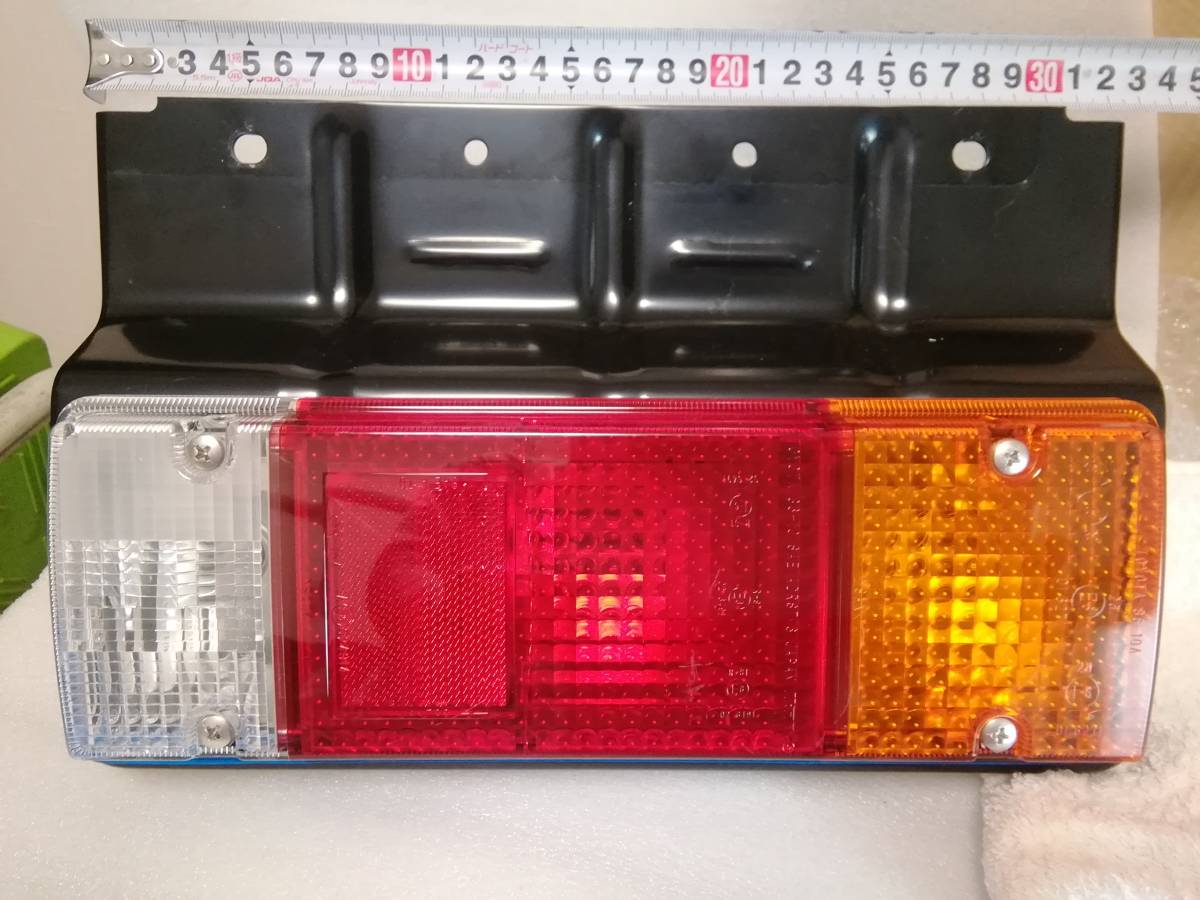 テールランプ 24v 汎用　陸送車外し 　角形　No1 角型 24V LED 角テール 赤黄 (クリア／レッド)