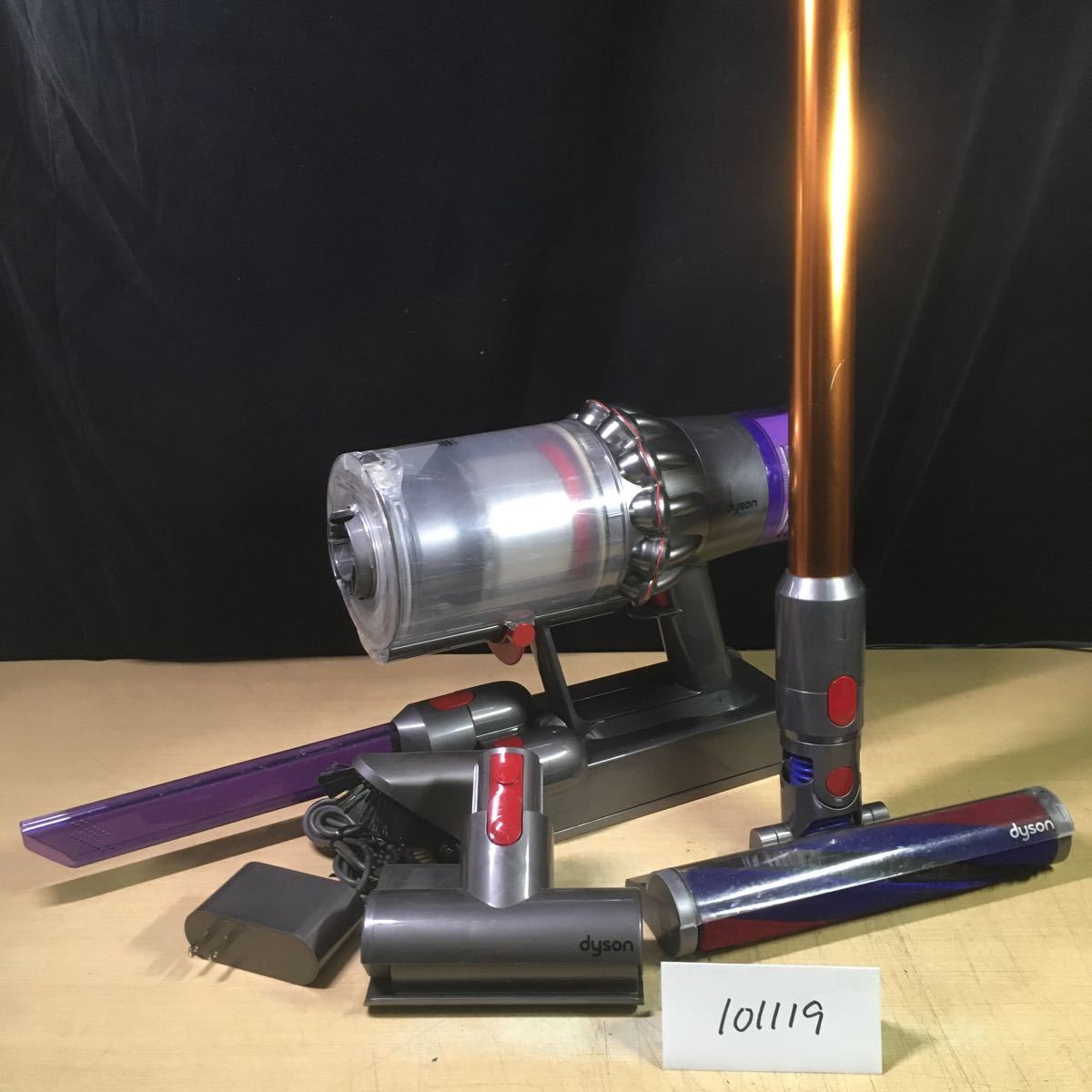  101119 30日保証 dyson SV14 サイクロン式コードレスクリーナー 品(ダイソン)｜売買されたオークション情報、yahooの商品情報をアーカイブ公開 - オークファン ダイソン