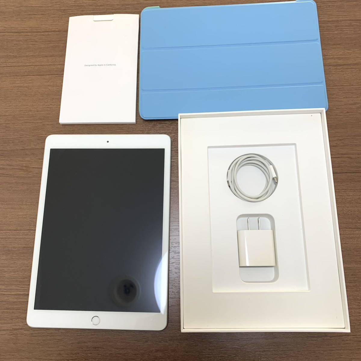美品 iPad 第8世代 Wi-Fiモデル 32G Apple 箱／アダプター／充電