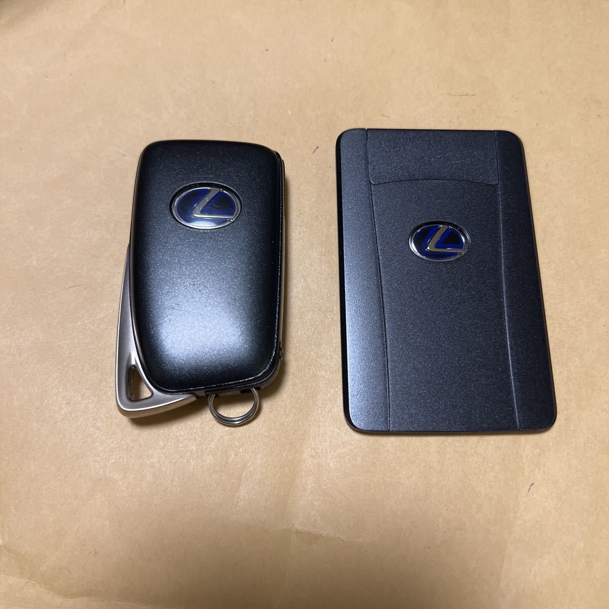 美品☆送料無料☆レクサスNX300h 200t純正　3ボタンスマートキー &カードキー　基盤281451−2110 カード001−A00479 14CAC 2