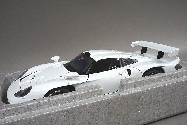 AUTOart オートアート / シグネチャー 1/18 Porsche ポルシェ 911 GT1