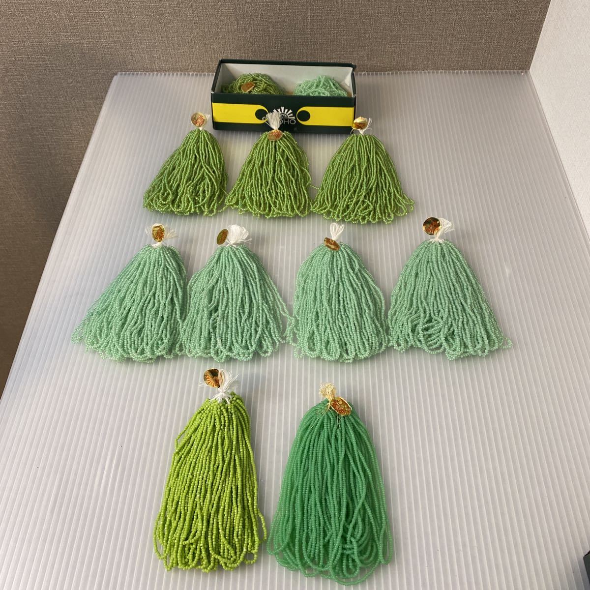 A403【未使用品】TOHO トーホービーズ 糸通しビーズ 9束入 （端数123g付き）丸小 COL.NO.不明 グリーン系　手芸 昭和レトロ　箱無し 