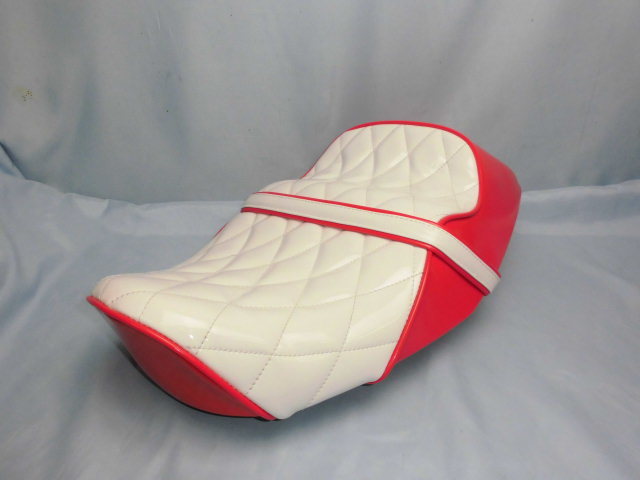 ■ チャンプＲＳ 純正改 赤＆白エナメル 段シート ダイヤ柄 ベルト付 カスタムシート ２ＮＡ