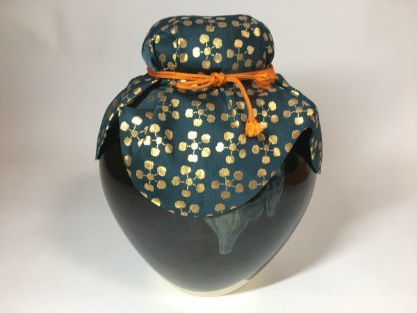 万代草山 四耳茶壺 飾壺 茶道具 共箱 口覆仕覆 正絹飾紐付 作家物 古美術品 共箱 飾壺 茶道具 平安 天目釉 草山作 四耳茶壺 万代草山 古