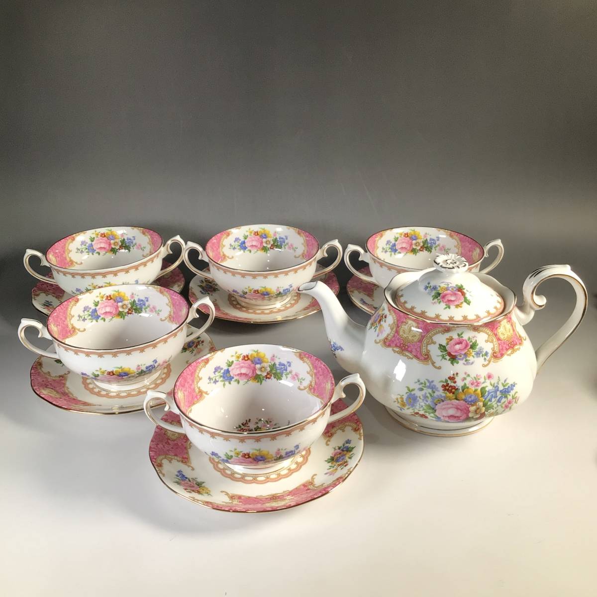 玉》【ROYAL ALBERT ロイヤルアルバート】『ティーポット』『カップ
