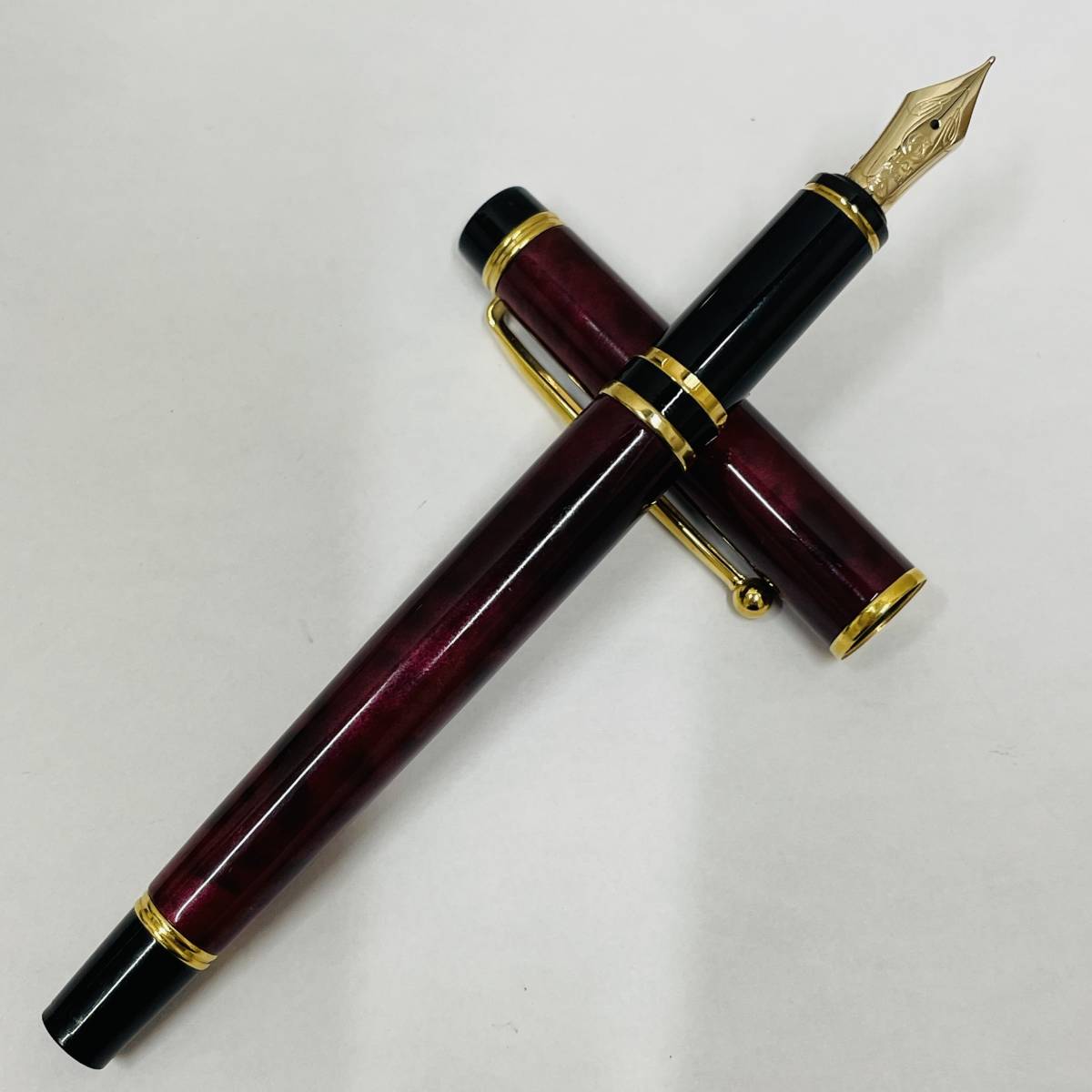 ○【PILOT/パイロット】万年筆 ディープレッド ワインカラー ペン先