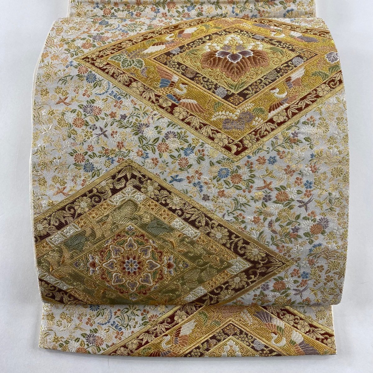 袋帯 美品 秀品 入り子菱 華文 金糸 箔 灰白 お太鼓柄 正絹 【中古】