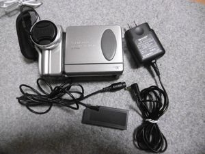 シャープ VL-TT100【動作良好】 MiniDVビデオカメラ ダビングに最適 sharp VL-TT100のYahoo!オークション(旧ヤフオク!)の相場・価格を見る