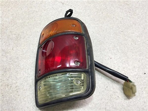 Yahoo!オークション - サニトラ 旧車 テールランプ 左右セット サニー