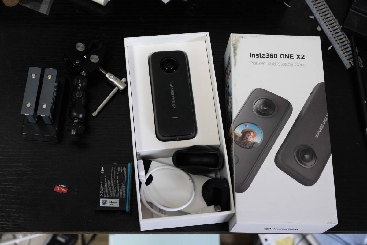 【超激得，定番人気】 Insta 360 x2 完動品 インスタ360 360度カメラ 電池三枚 256GB SDカード付属(その他)｜売買されたオークション情報、yahooの商品情報をアーカイブ公開 - オークファン その他