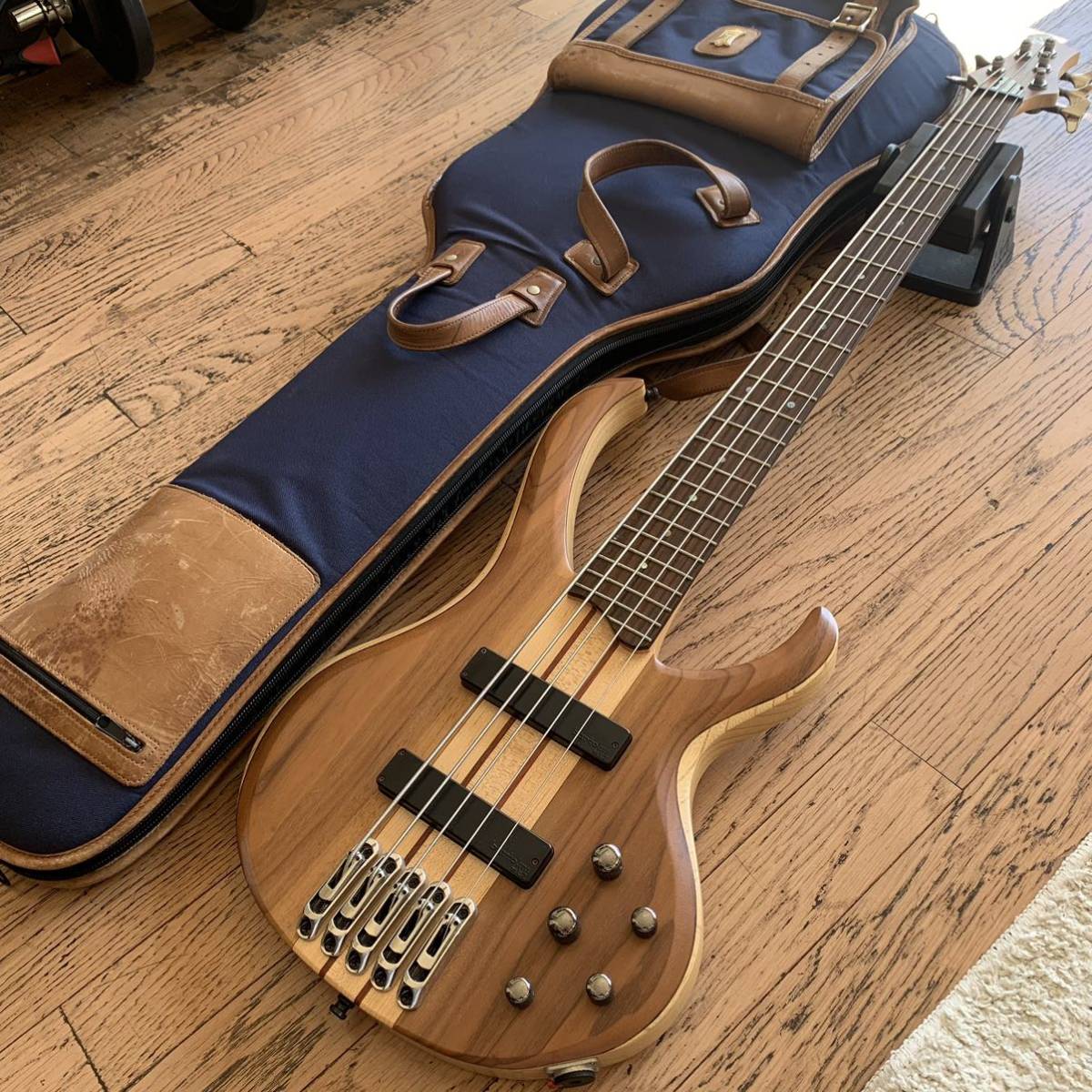 Ibanezアイバニーズ 5弦ベース バルトリーニPU スルーネック 35インチ