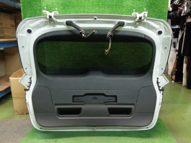 BMW 2シリーズ F46 2E20 218d 純正 リアゲート バックドア　※ 個人宅配送不可　　2023.8.22.HT.7-J1-4　外車　23071042 218d グランツアラー 2シリーズ 純正エンジンオイル 2シリーズグランツアラーF46 グランツアラー(2E20)(F46)左2列目シート