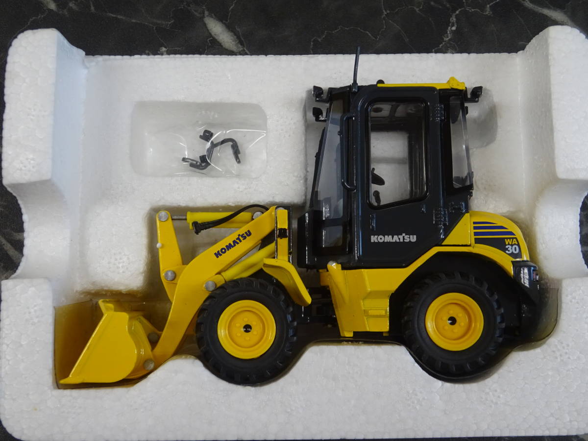 ミニカー】 コマツ 1/32 WA30 ホイールローダー 開封(建設車両、作業車