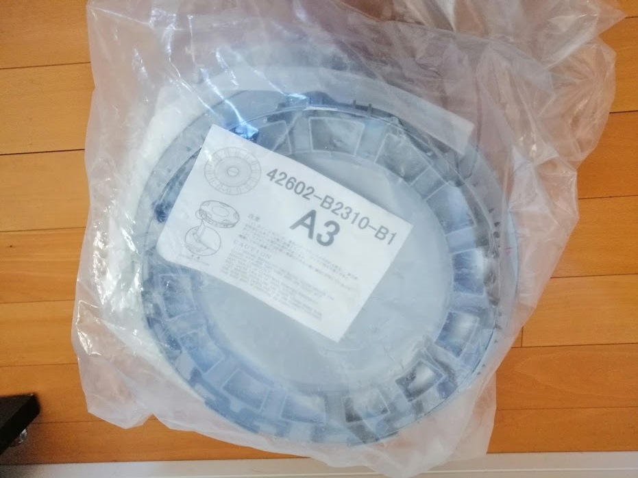 全国無料，爆買い ダイハツ ムーヴ キャンバス 純正 ホイール キャップ シルバー/ホワイト ４枚セット(純正品)｜売買されたオークション情報、yahooの商品情報をアーカイブ公開 - オークファン 純正品