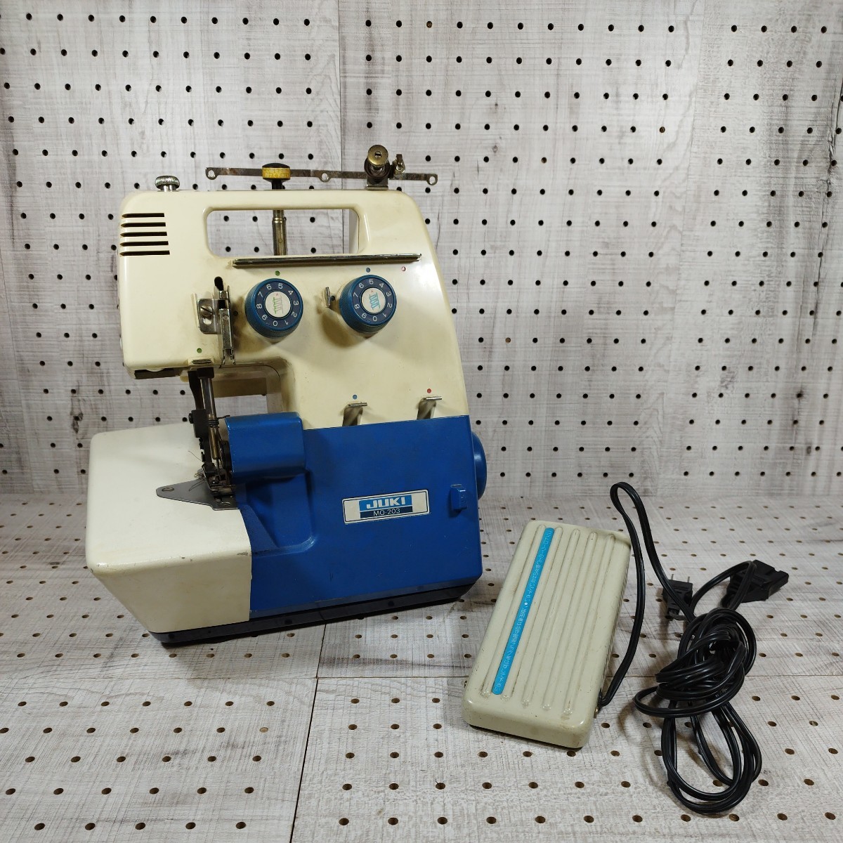  1円〜/JUKI/ジューキ/ロックミシン/MO-203/フットペダル付き/点灯 通電確認済/(ジューキ)｜売買されたオークション情報、yahooの商品情報をアーカイブ公開 - オークファン ジューキ