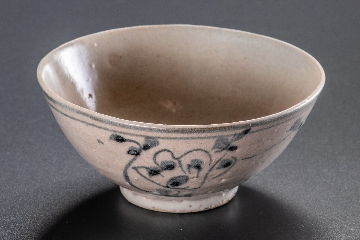 唐物染付明早期茶碗 中国美術】 染付草花文茶碗 明時代 箱付 D306 古美術 骨董 古玩