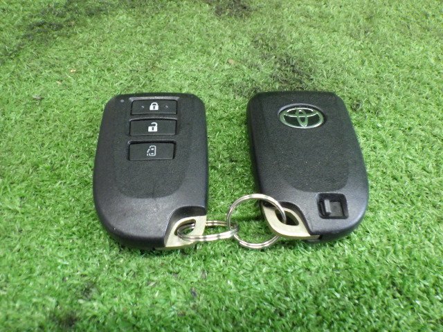 # 送料無料!! トヨタ純正 スマートキー 2個 3ボタン リモコン 007YUU L0776 BF2EM スペイド ポルテ ハイエース レジアスエース [05026790]