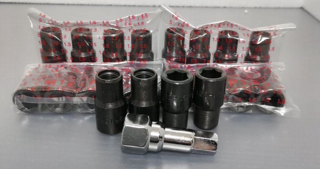 レーシング スパルコなど 特殊ナット20個+専用アダプターレンチ1個 ブラック 12-1.5 トヨタ車など Racing sparco