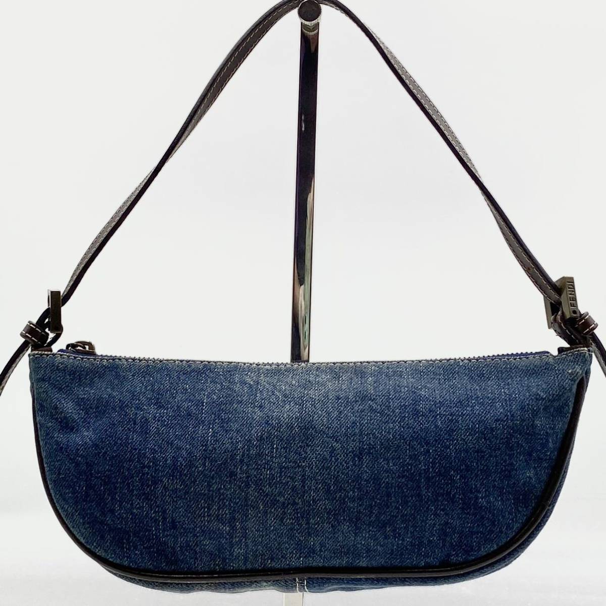 1円【美品】入手困難 FENDI フェンディ アクセサリーポーチ 