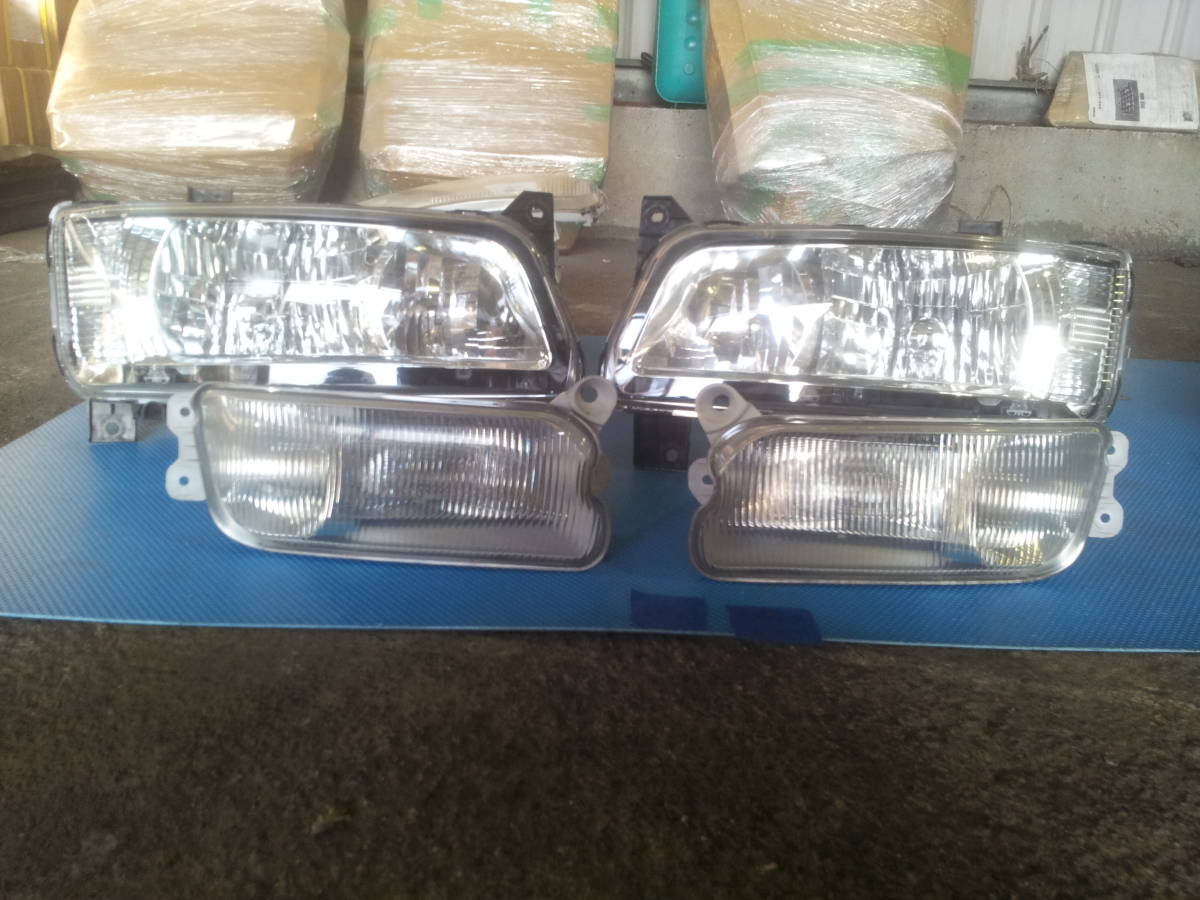 三菱 　ふそう 　07スーパーグレート 　HID 　ヘッドライト　左右セット　 ②　 R5-11-2