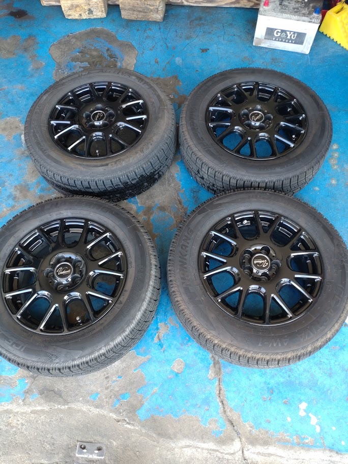 スタッドレスタイヤ・ホイール４セット　サイズ１９５／６５Ｒ１５　　送料無料（離島、北海道を除く）