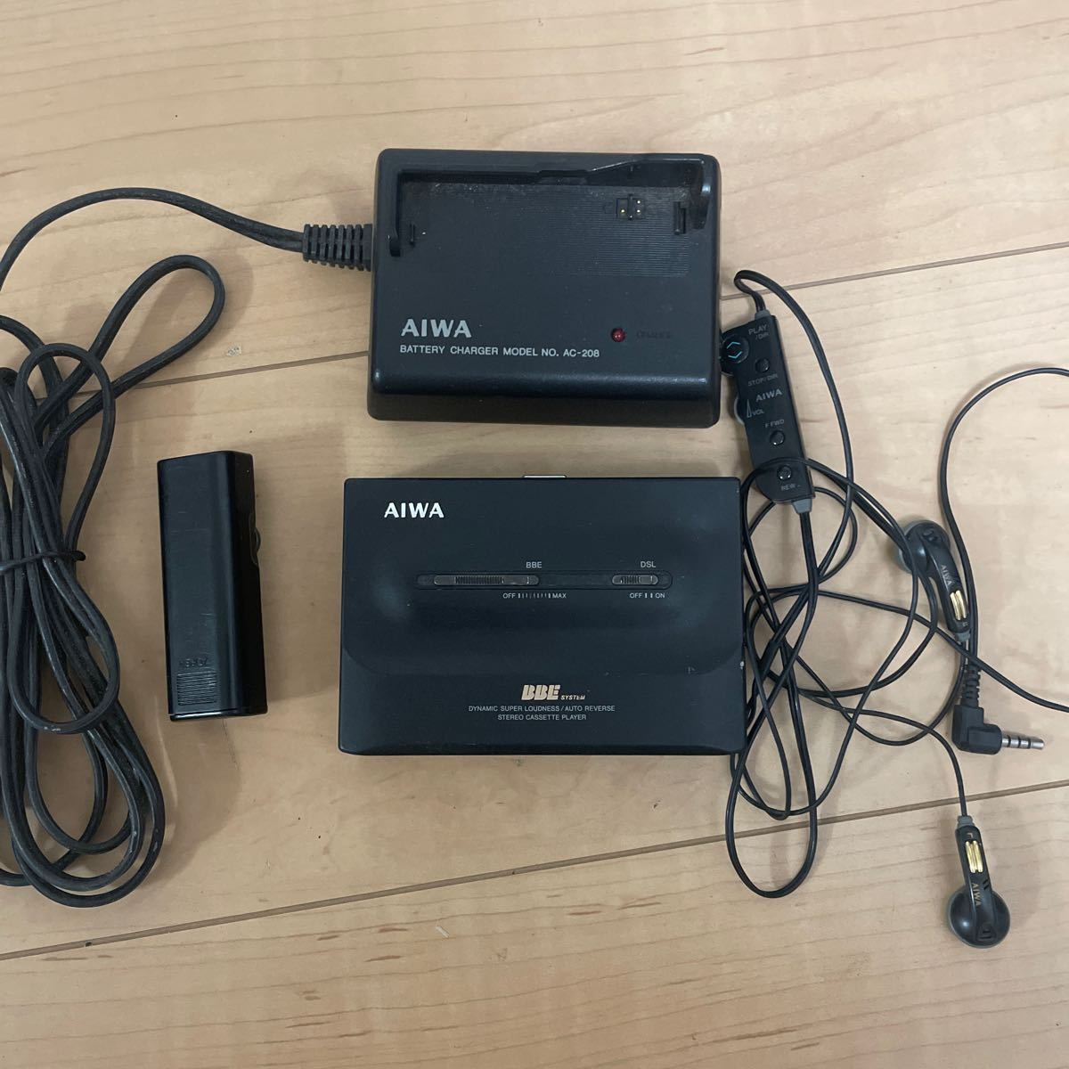 AIWA HS-J55 カセットプレーヤー ポータブル ラジオ BBE ジャンク AIWA HS-J55 カセットプレーヤー ポータブル ラジオ BBE ジャンク S