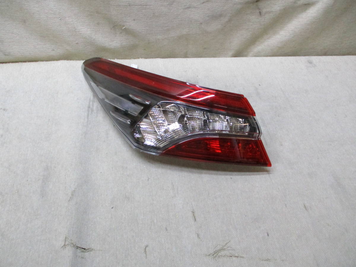 トヨタ 純正 AXVH70 カムリ テール 左 KOITO 33-242