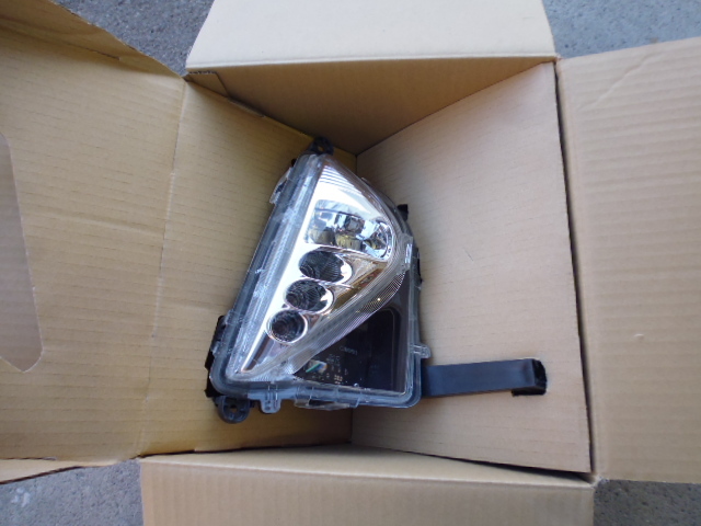 プリウス５０★右側フォグランプ