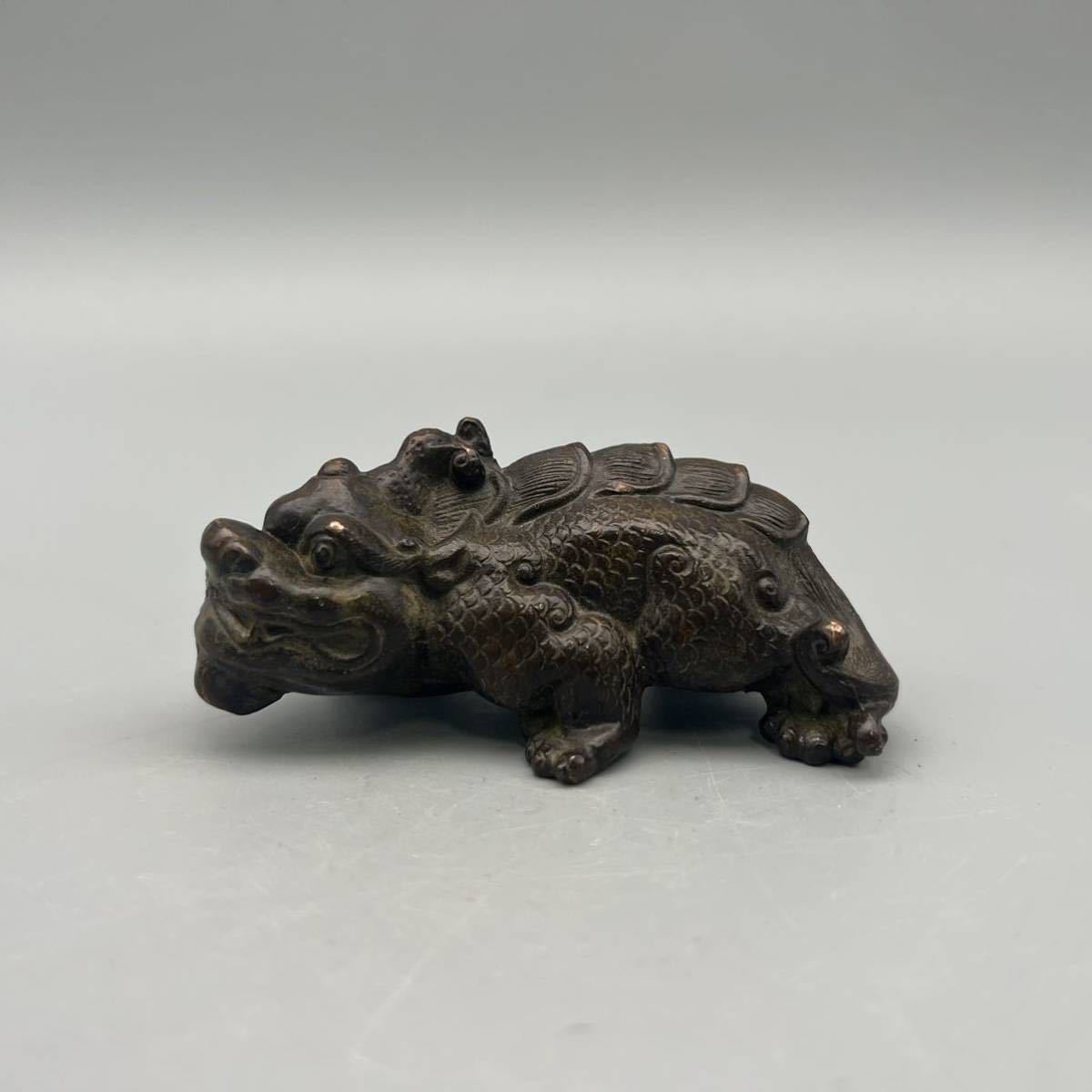治】佐渡金工家『阿部芳久』作 蝋型鋳造 斑紫銅製 獅子摘牡丹文蓋三脚