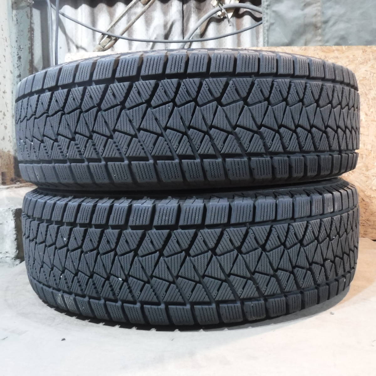 スタッドレスタイヤ 2本 215/70R16 ブリヂストン DM-V3 2022年製 8分