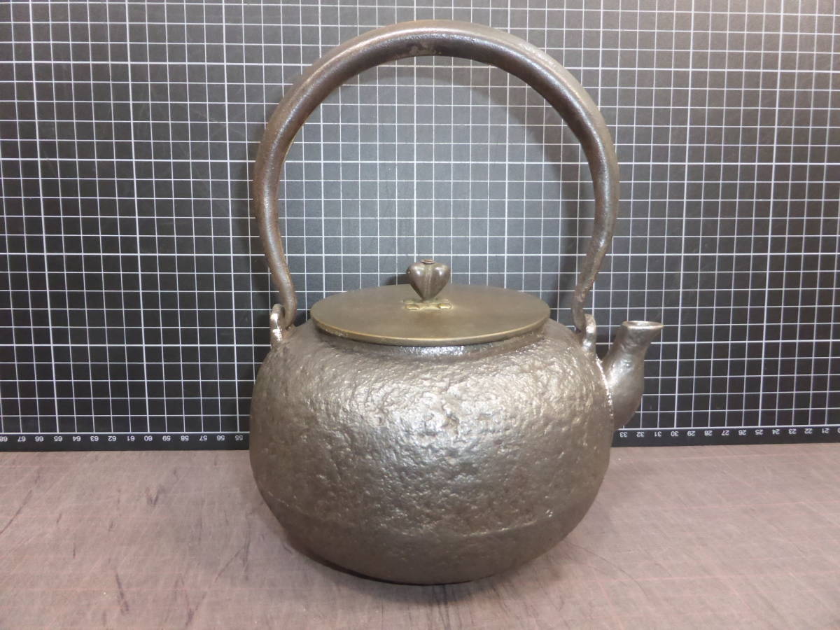 専用　龍文堂　極上手　鉄瓶　水漏れ無1256 g 東S8-0812☆1F トニル 568 「龍文堂造」京鉄瓶 満水1250mL 重さ1540g 水漏れはありません