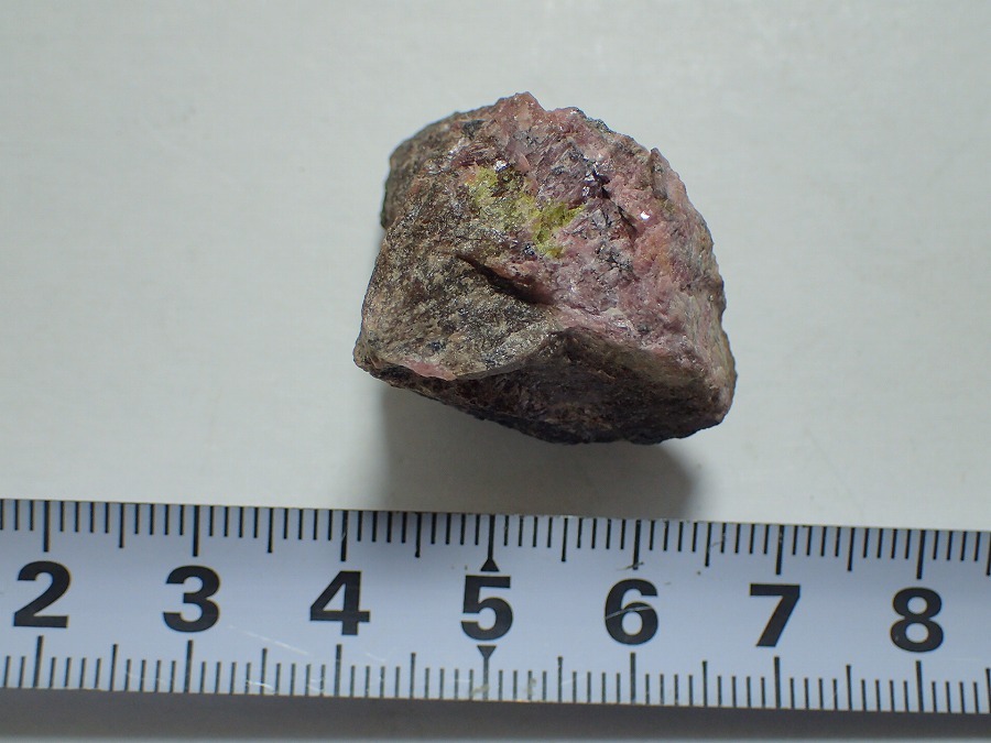 国産鉱物_長野県八木沢鉱山のヘルビン２_1