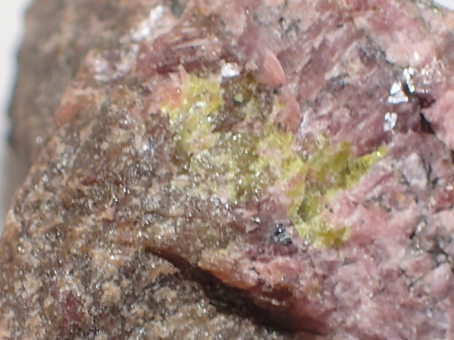 国産鉱物_長野県八木沢鉱山のヘルビン２_3