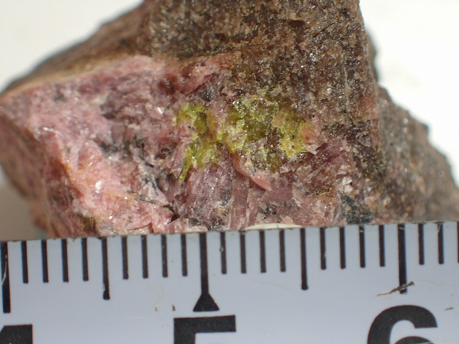 国産鉱物_長野県八木沢鉱山のヘルビン２_4