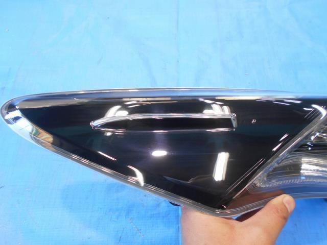 ◇ハリアー DBA-ZSU60W 左テールランプ ～29.5 NO.288781【個人宅送料