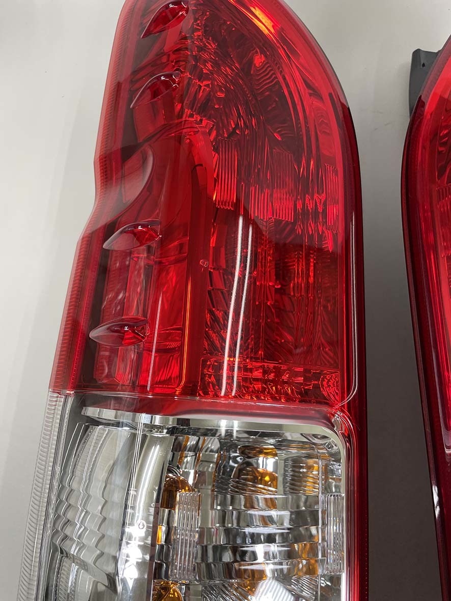 ハイエース 純正テールランプ 7型新車外し 左右セット