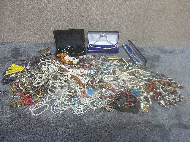 アクセサリーまとめ売り　ジャンク　イミテーションアクセサリー ☆ アクセサリー イミテーション まとめ売り 総重量 約1.6kg ジャンク