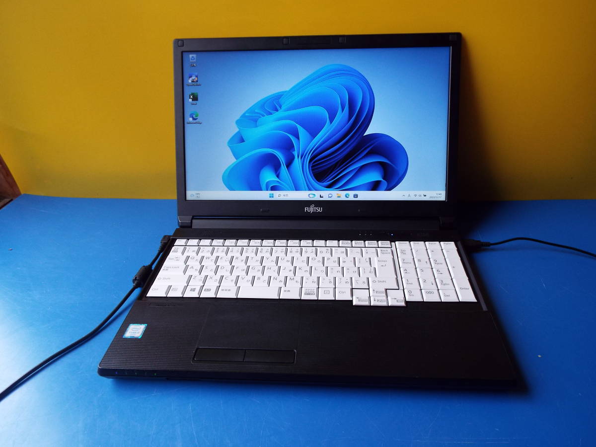☆LIFEBOOK A576/RX i3-6006U SSD250GB新品同様 メモリ4GB windows11