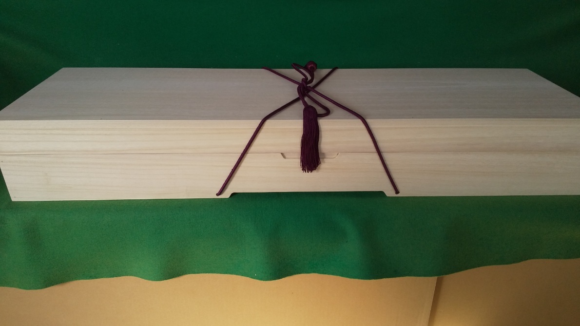 ◆総桐・大小揃い専用納刀箱◆拵えと白鞘、大刀2振、脇差2振◆以下検索用語・刀箱・刀箪笥・刀剣保存箱・大刀・日本刀・居合刀・脇差・桐箱