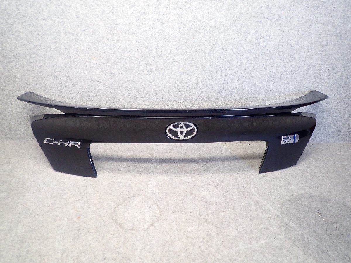 C-HR　ZYX10　NGX50　純正　バックドアガーニッシュ　リアガーニッシュ　209　ブラック　76811-10160　303406/P22