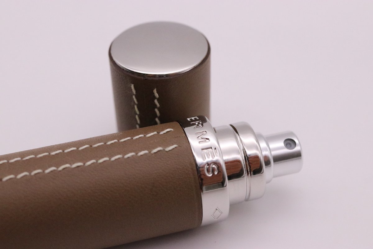 【中古美品】HERMES エルメス パフュームケース レフィラブル アトマイザー ケース 香水 スイフト エトゥープ ユニセックス 完品【漂亮】