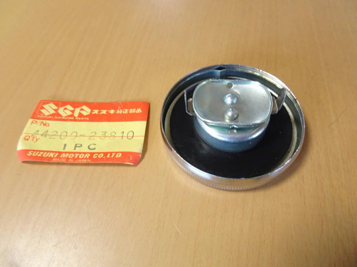 スズキ 純正 が保管スレ傷あり GS400/GS550/GS750 タンクキャップ 部品