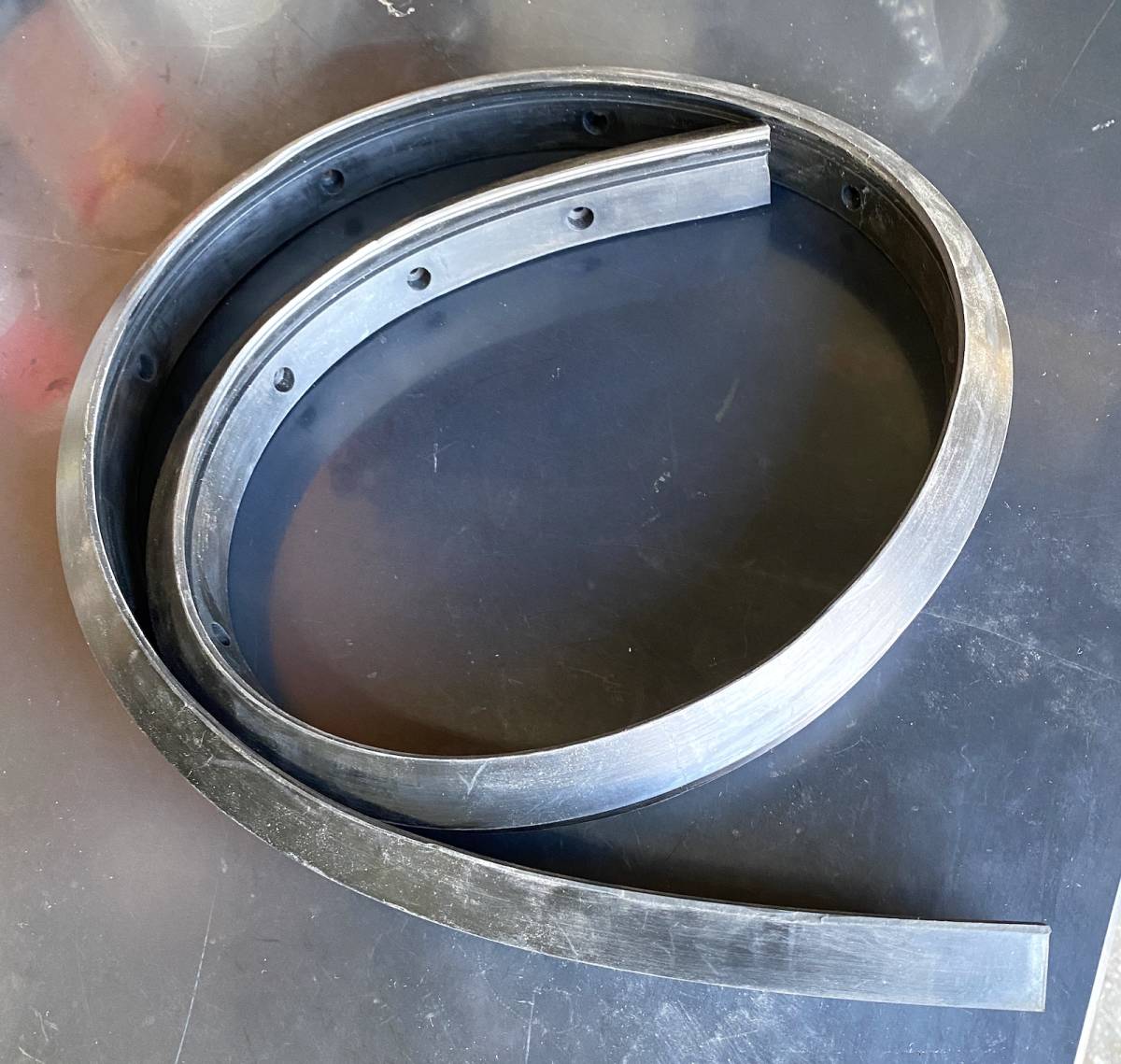 三菱ジープ Willys カウルゴム　ウィンドウ下シールド　[12302.01　omix ナロウ J3 J52 MB GPW A-2476]