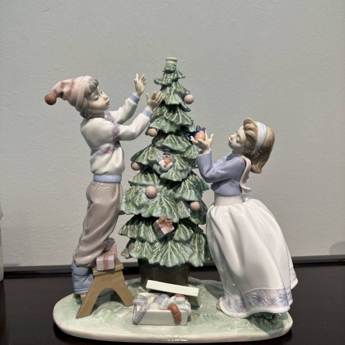 リヤドロ LLADRO 「クリスマスツリーを飾ろう」