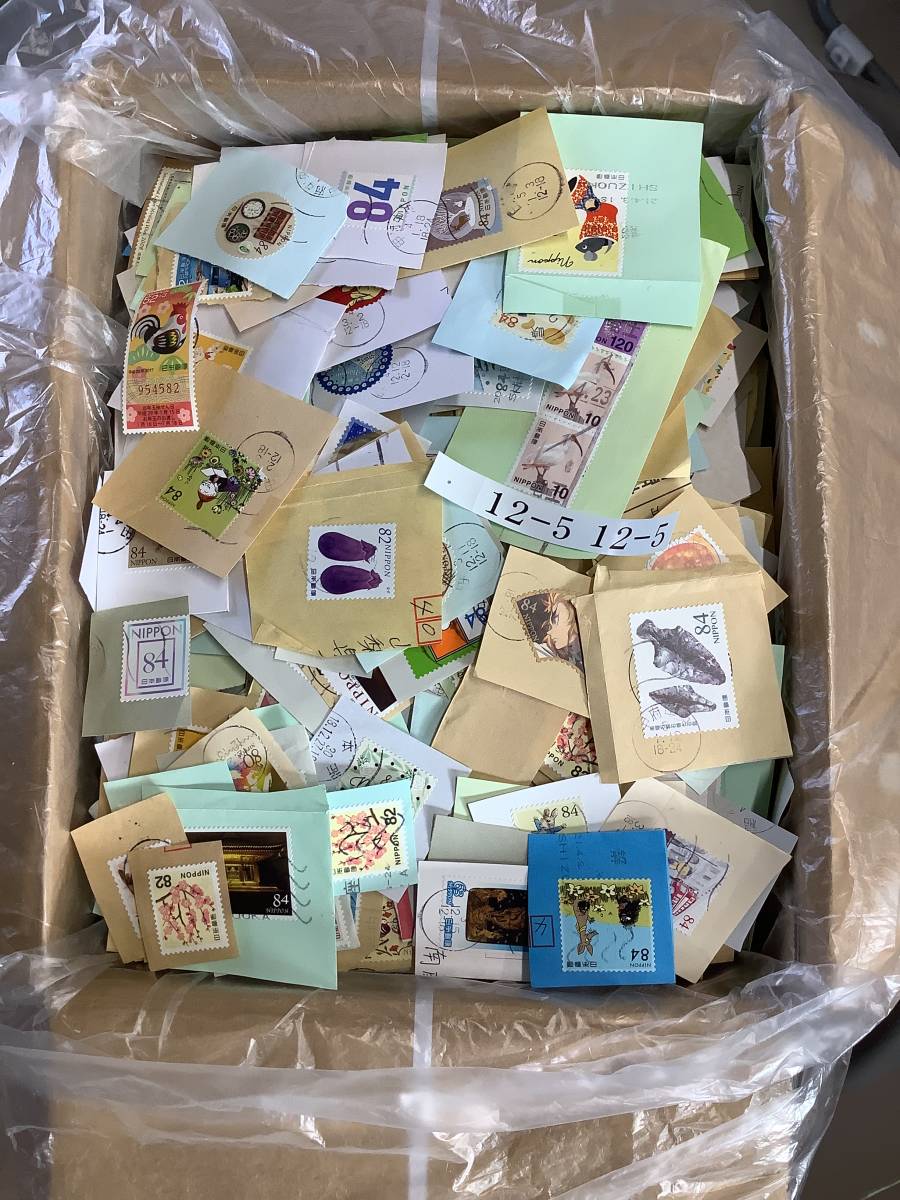使用済み切手　紙付き　キロボックス　7.7キロ　(風袋込み)　送料無料